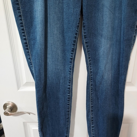 Torrid Medium Wash Sky High Skinny Super Soft High-Rise Jean in Size 18 R - Picture 4 of 11